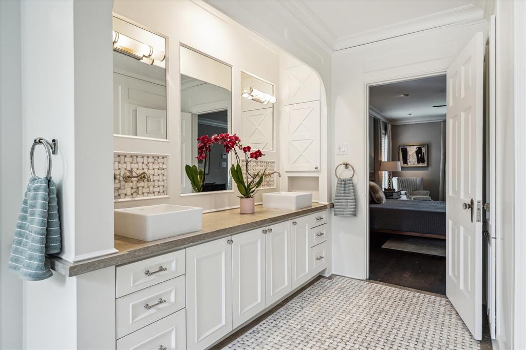 3002 San Felipe Street