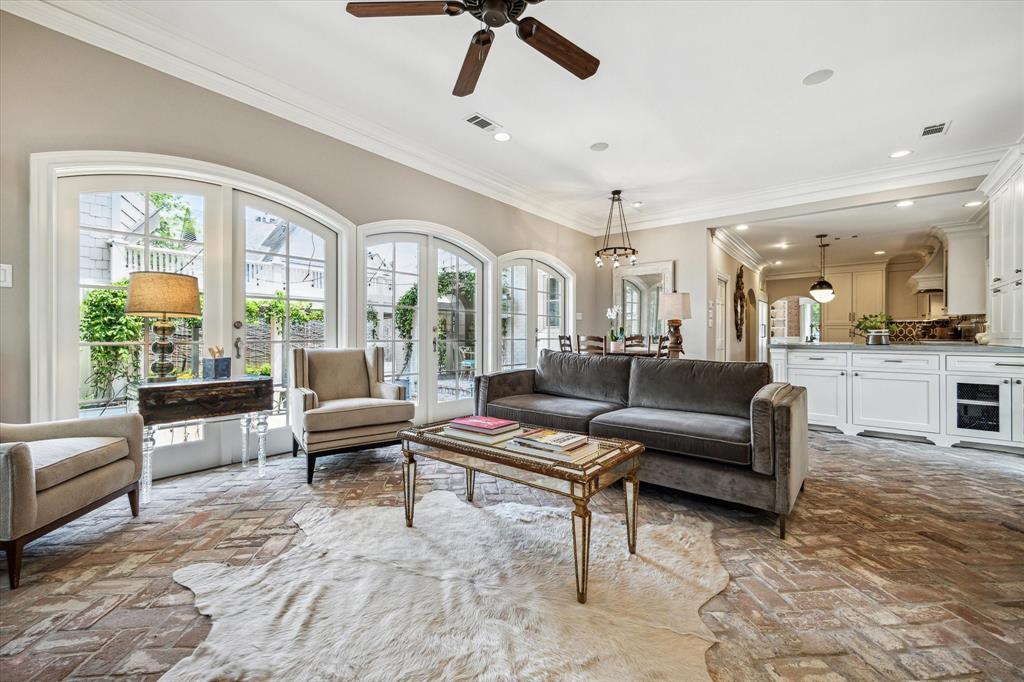 3002 San Felipe Street