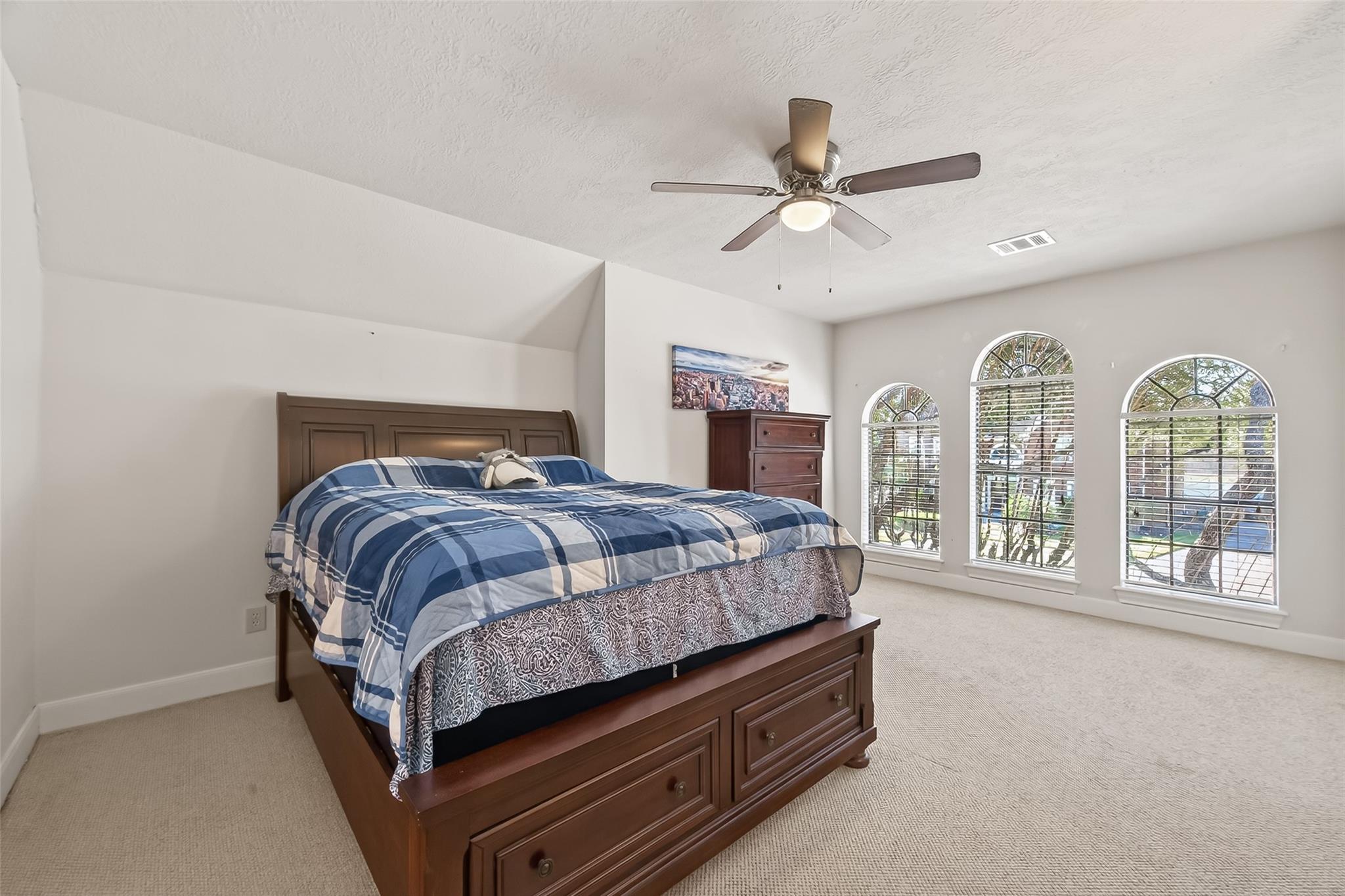 2203 Gleneagles Drive