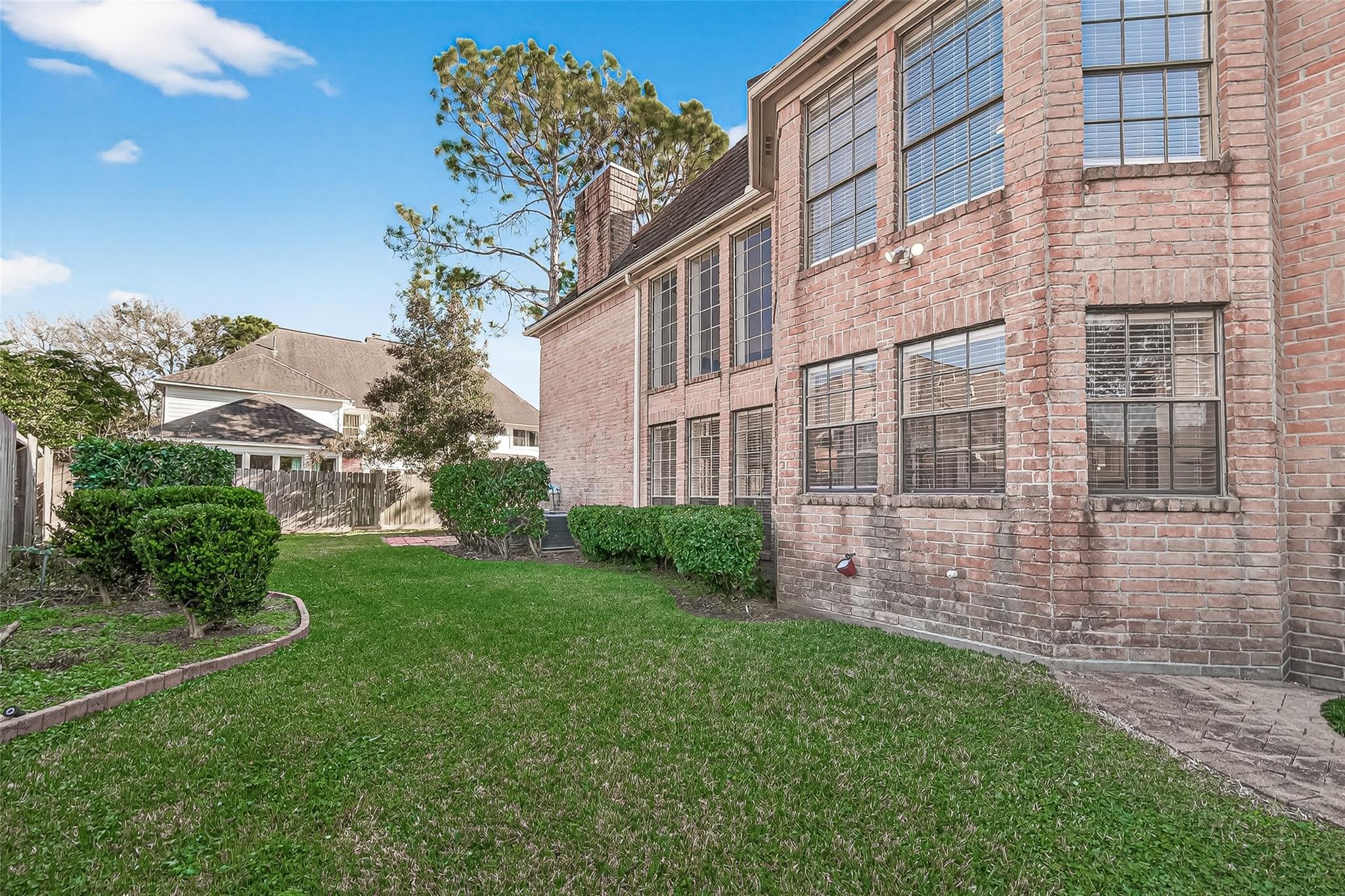 2203 Gleneagles Drive