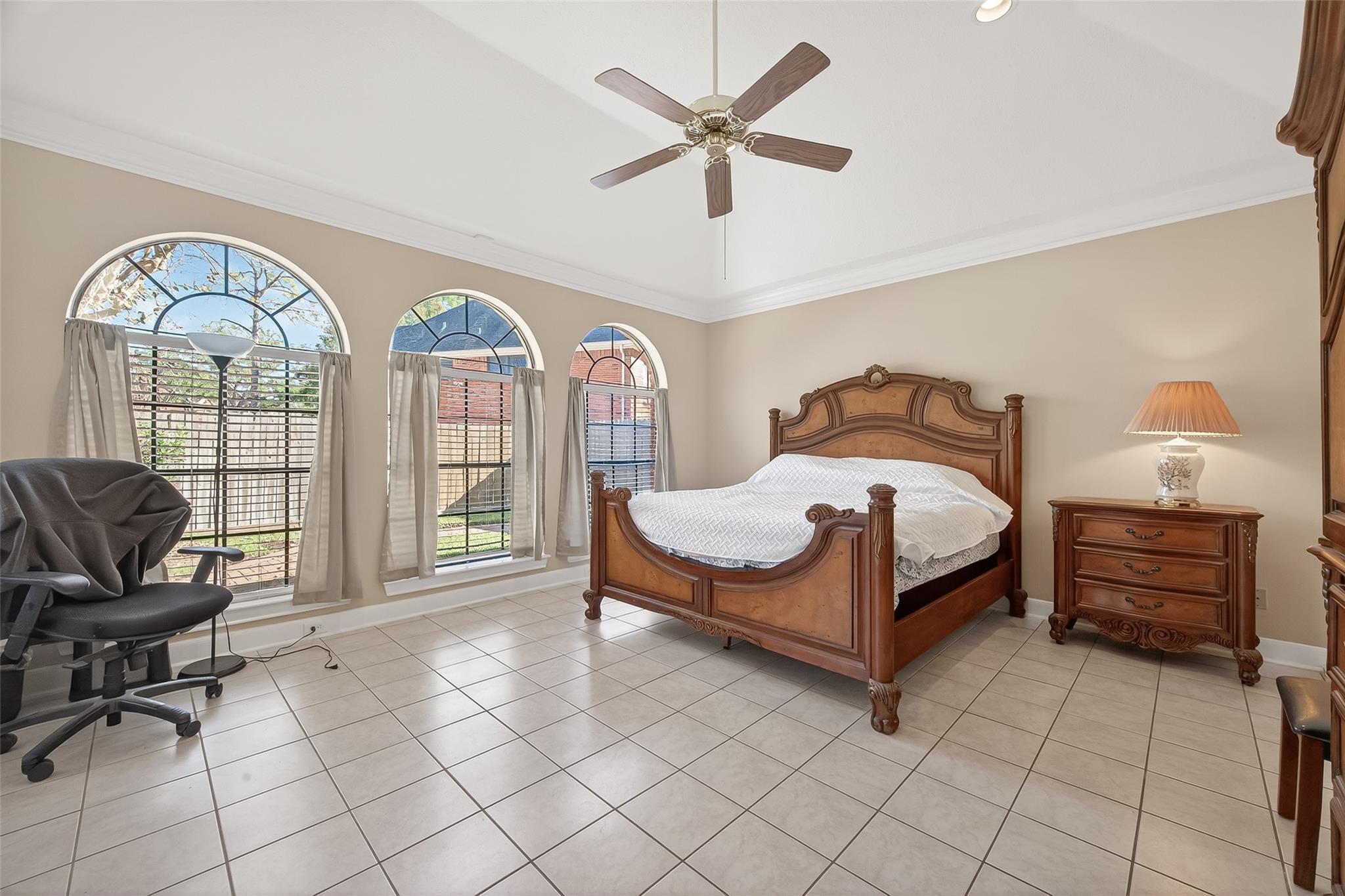 2203 Gleneagles Drive