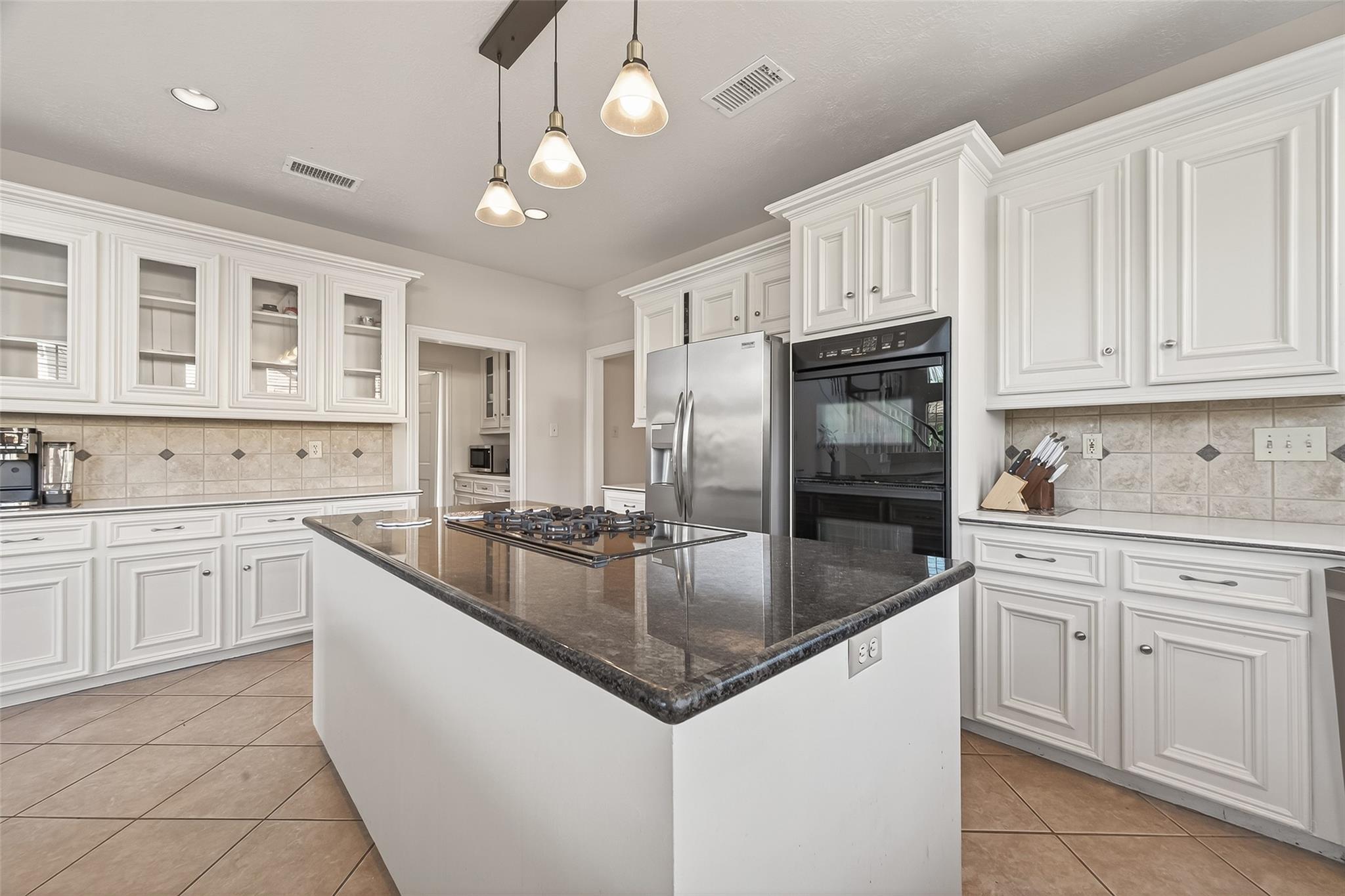 2203 Gleneagles Drive