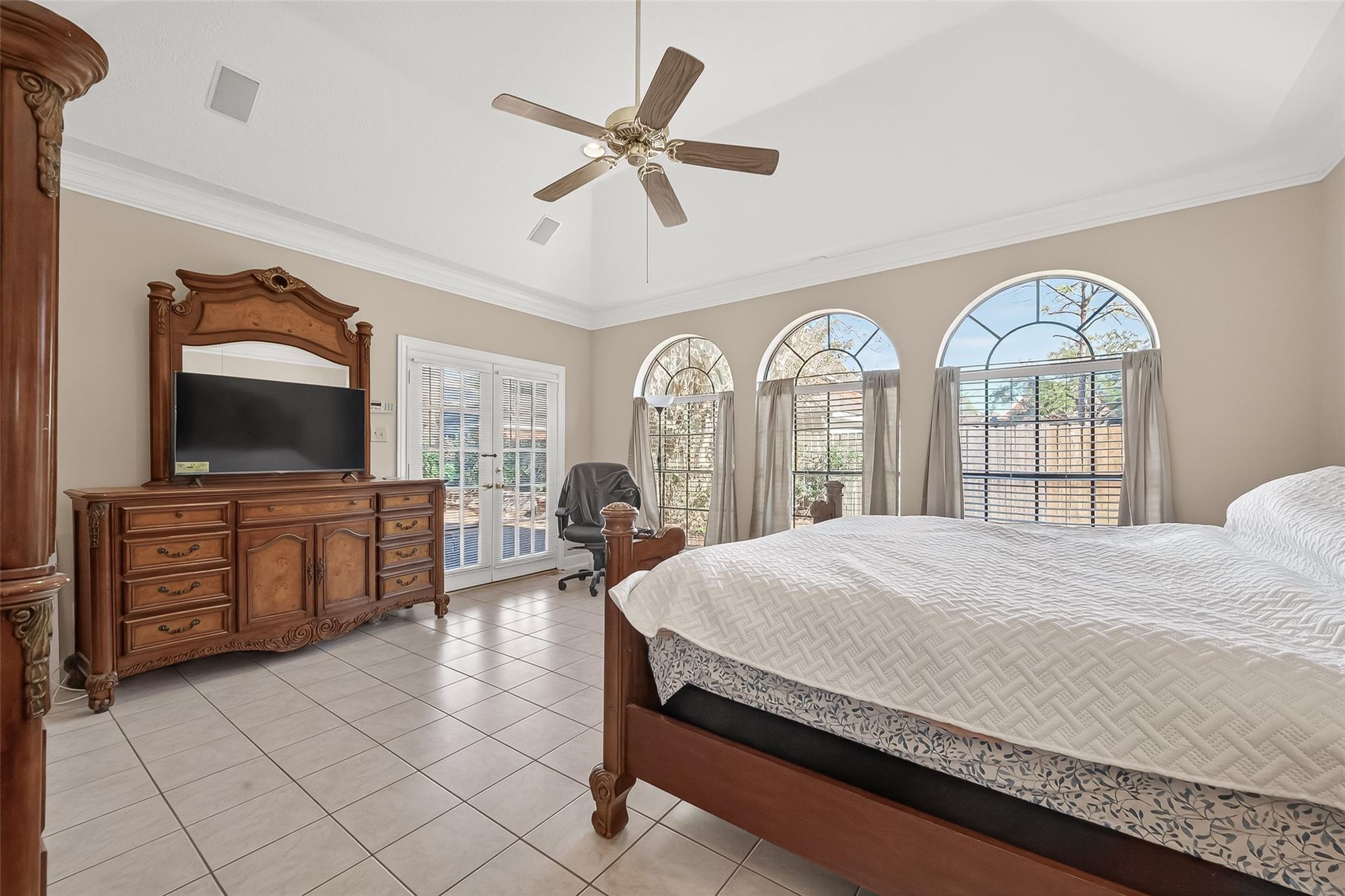 2203 Gleneagles Drive