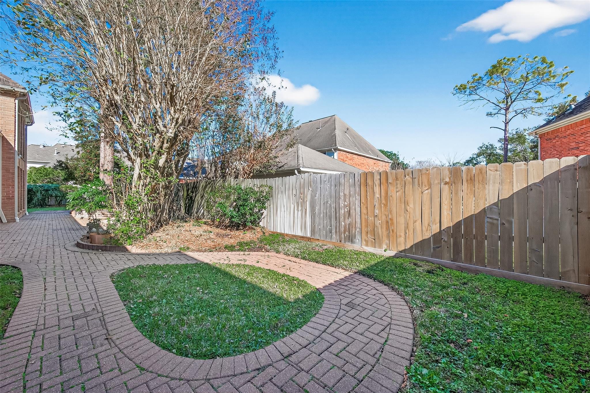 2203 Gleneagles Drive