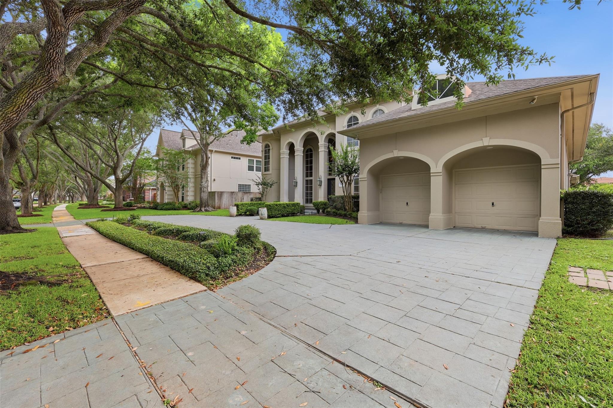 3315 Riviera Drive