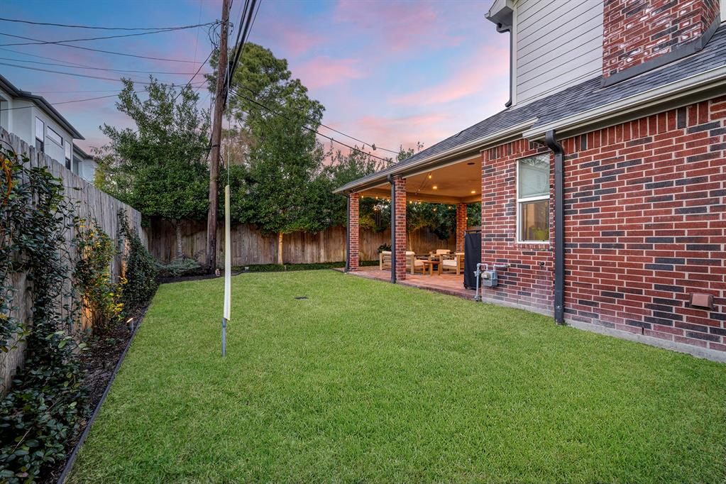 7512 Flowerdale Street