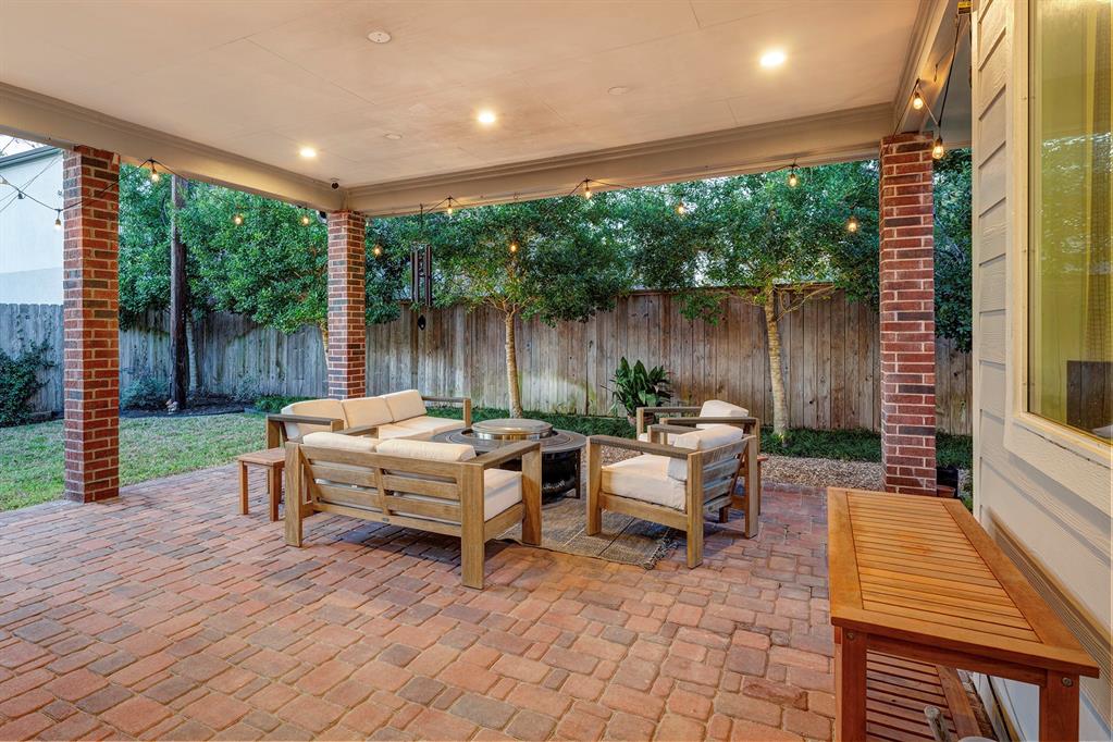 7512 Flowerdale Street