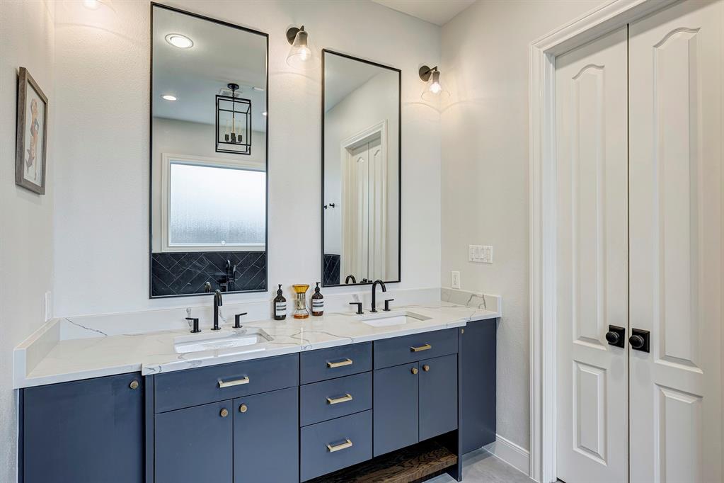 7512 Flowerdale Street