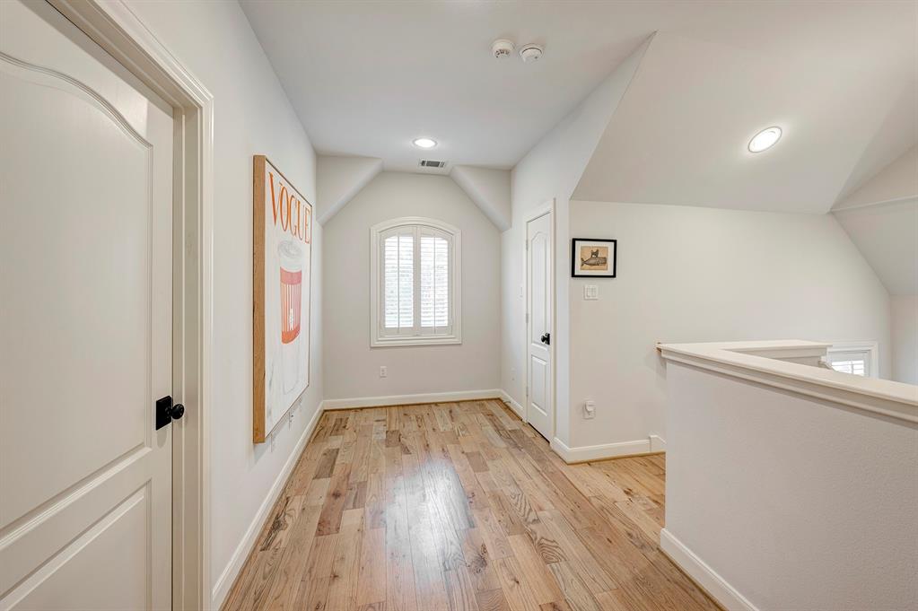 7512 Flowerdale Street