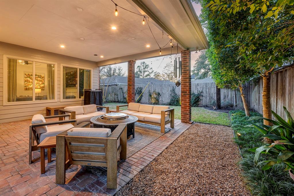 7512 Flowerdale Street