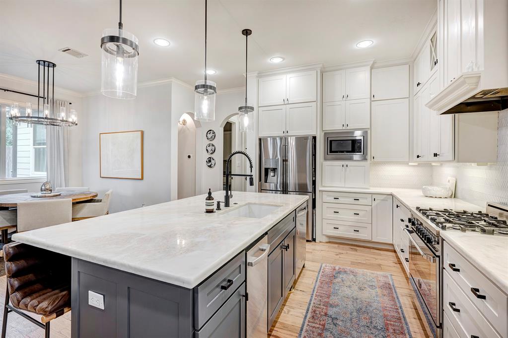 7512 Flowerdale Street