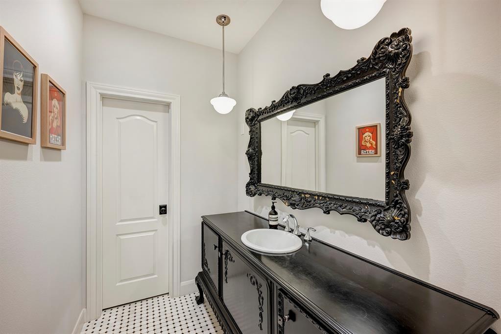 7512 Flowerdale Street