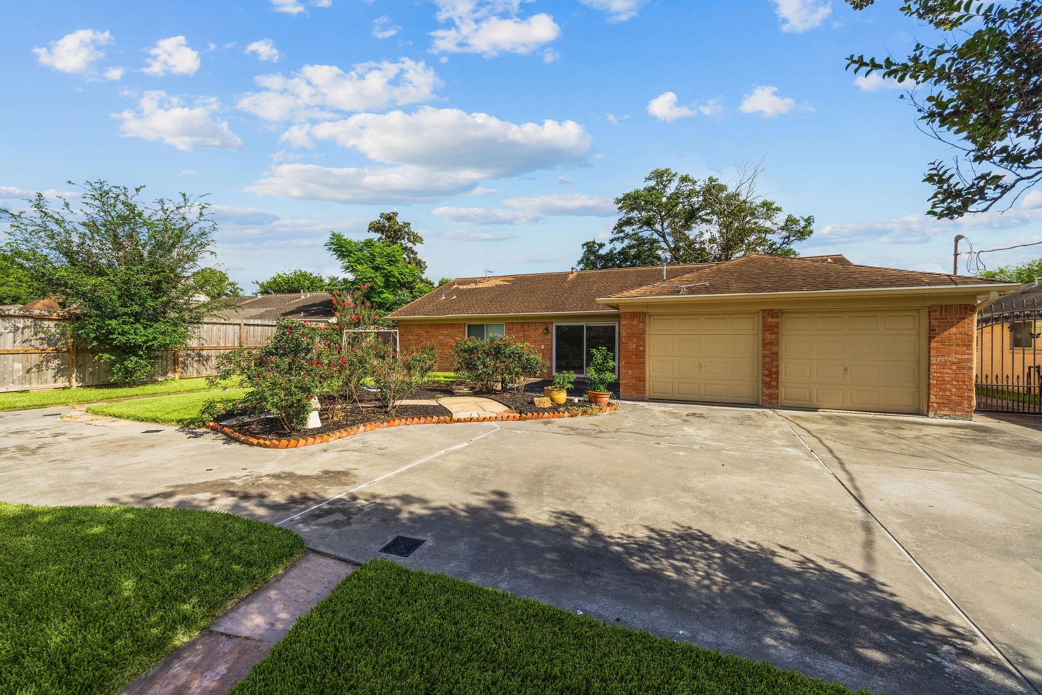 9646 Fairdale Lane