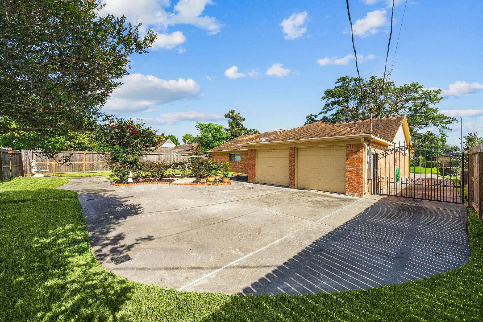 9646 Fairdale Lane