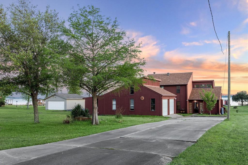 383 Emerald Lane