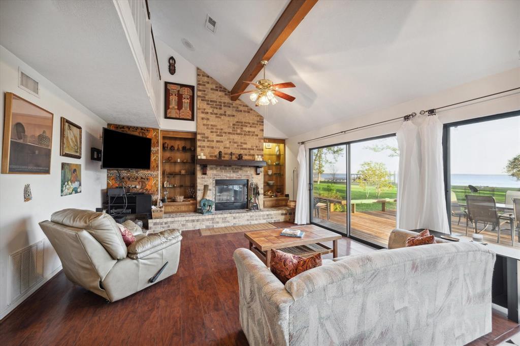 383 Emerald Lane