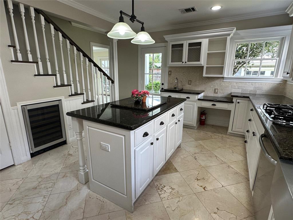 3721 Sunset Boulevard