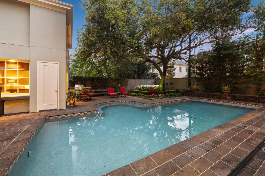 2716 Pemberton Drive