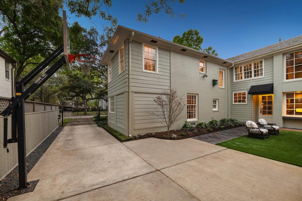 2716 Pemberton Drive