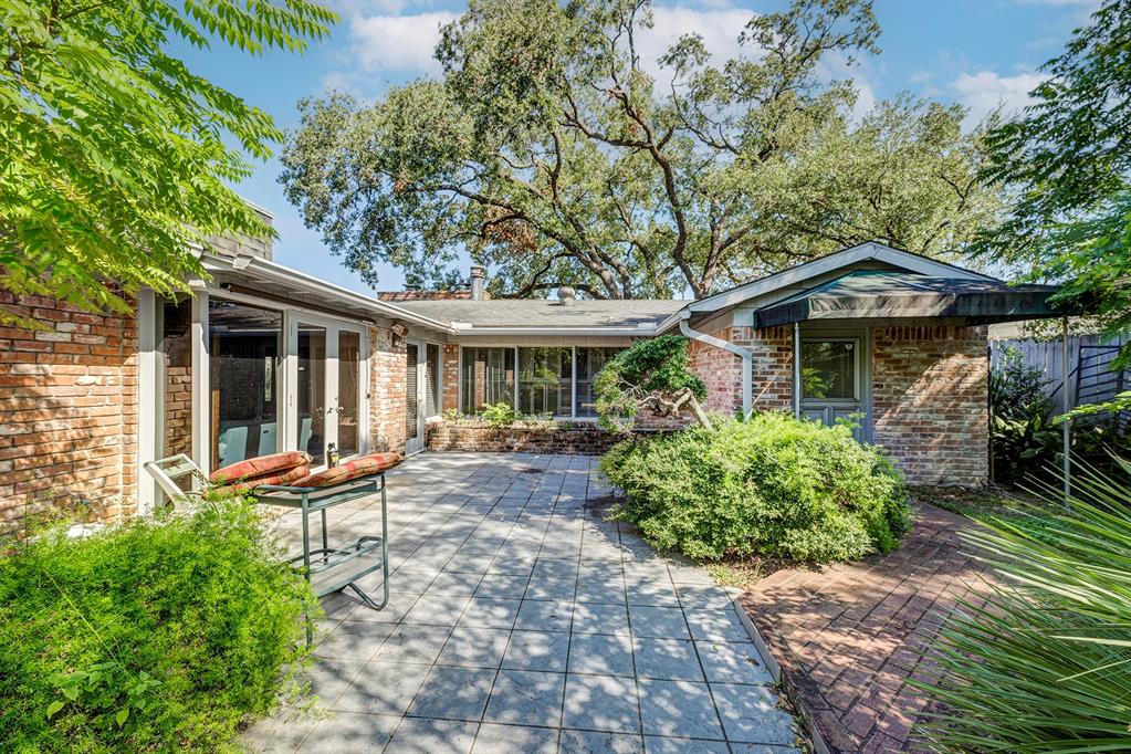 4017 Meadow Lake Lane