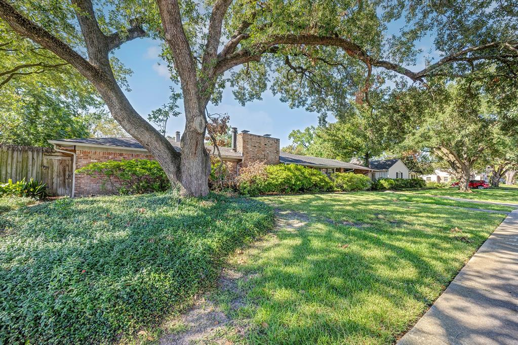 4017 Meadow Lake Lane