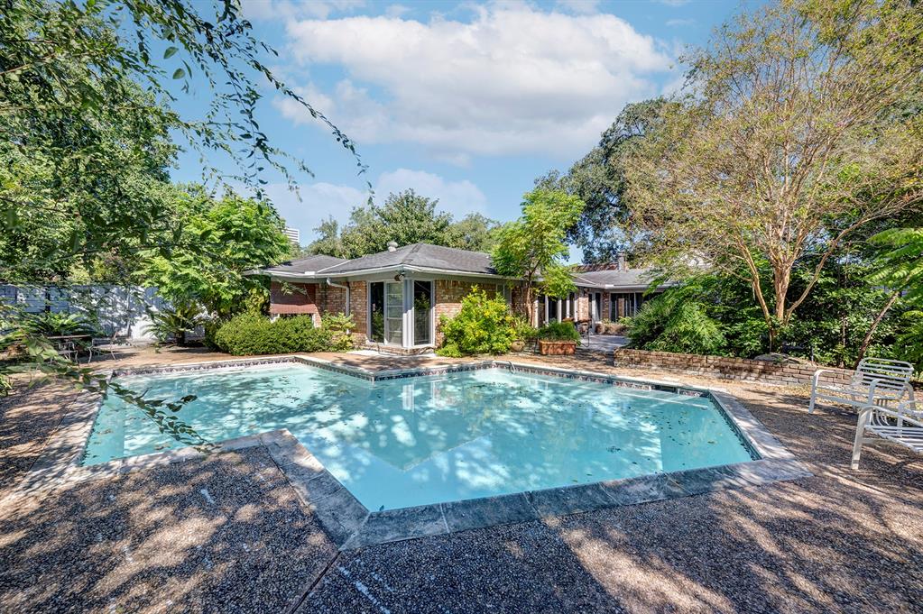 4017 Meadow Lake Lane
