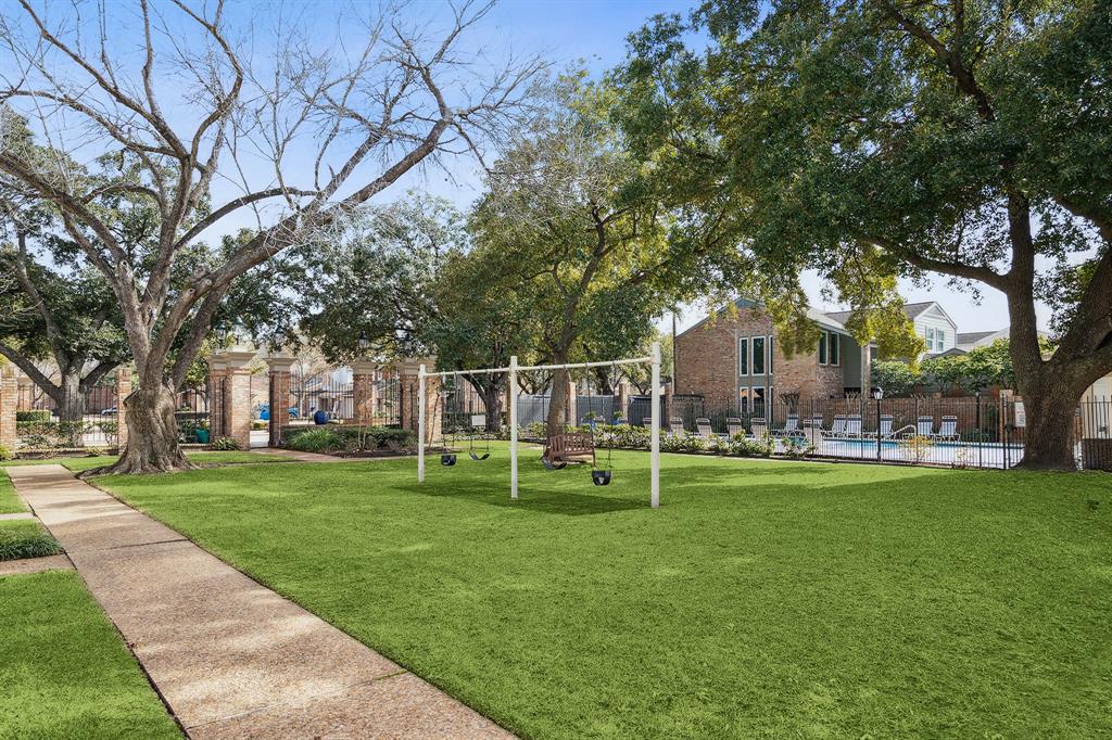 1140 Fountain View Drive # 199