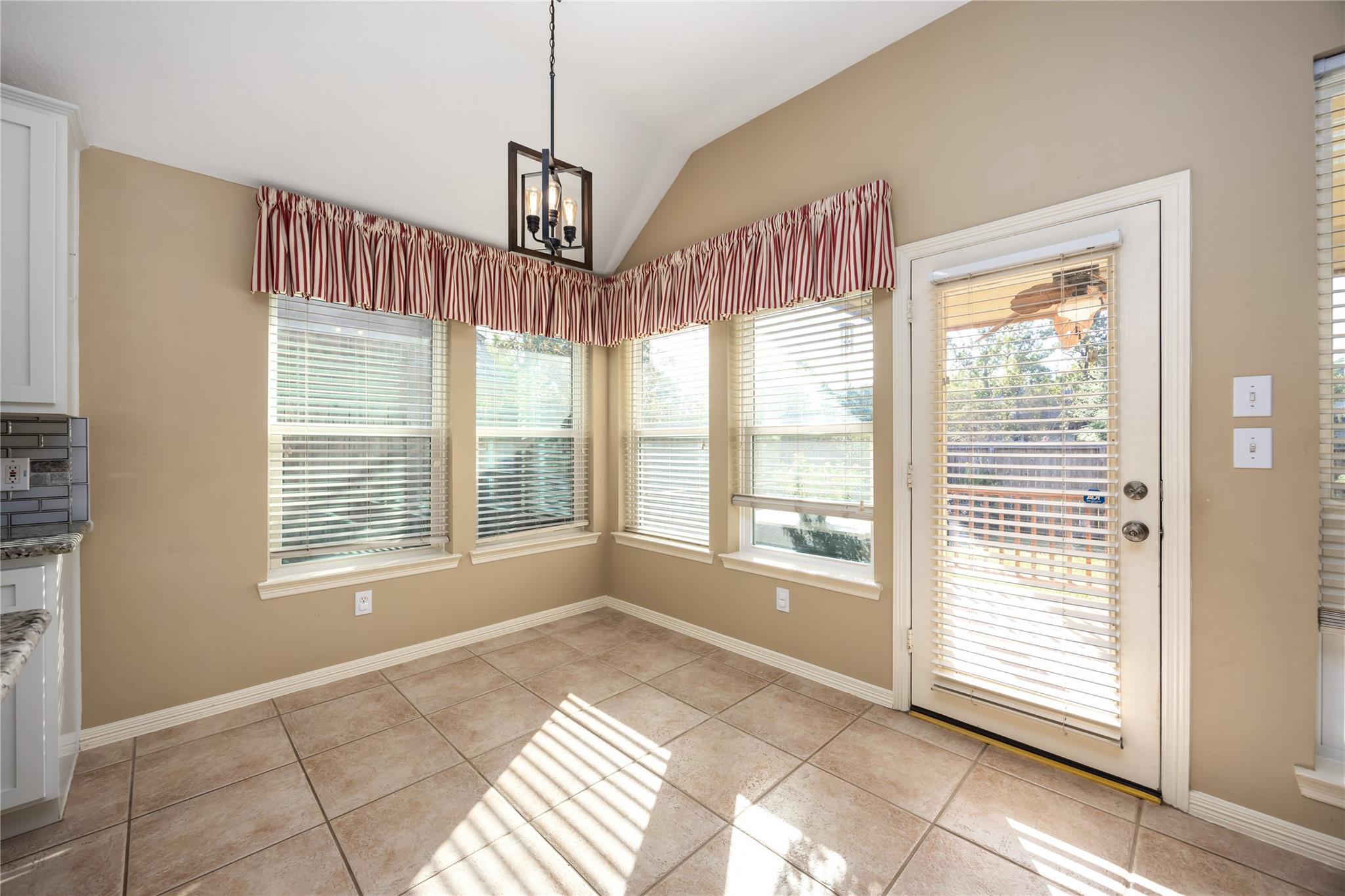 25619 Myrtle Springs