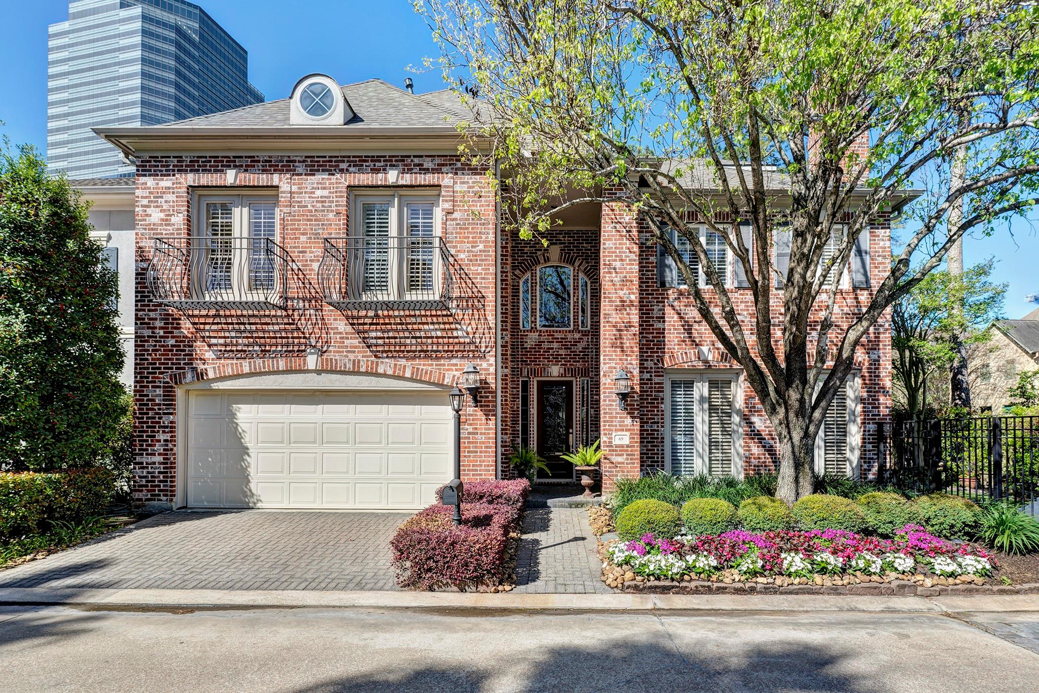 69 Wynden Oaks Drive