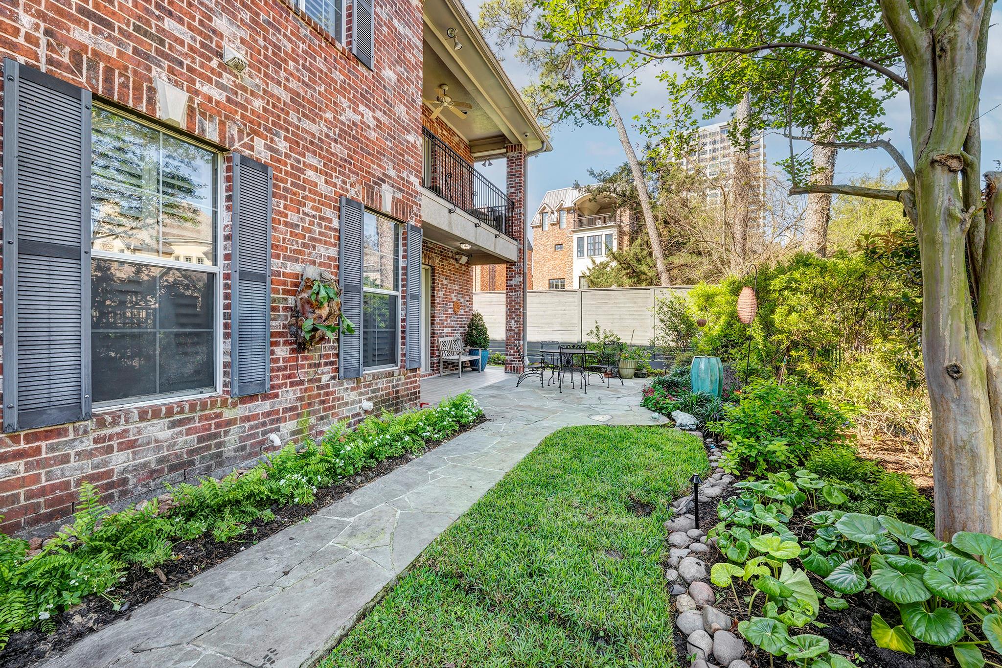 69 Wynden Oaks Drive