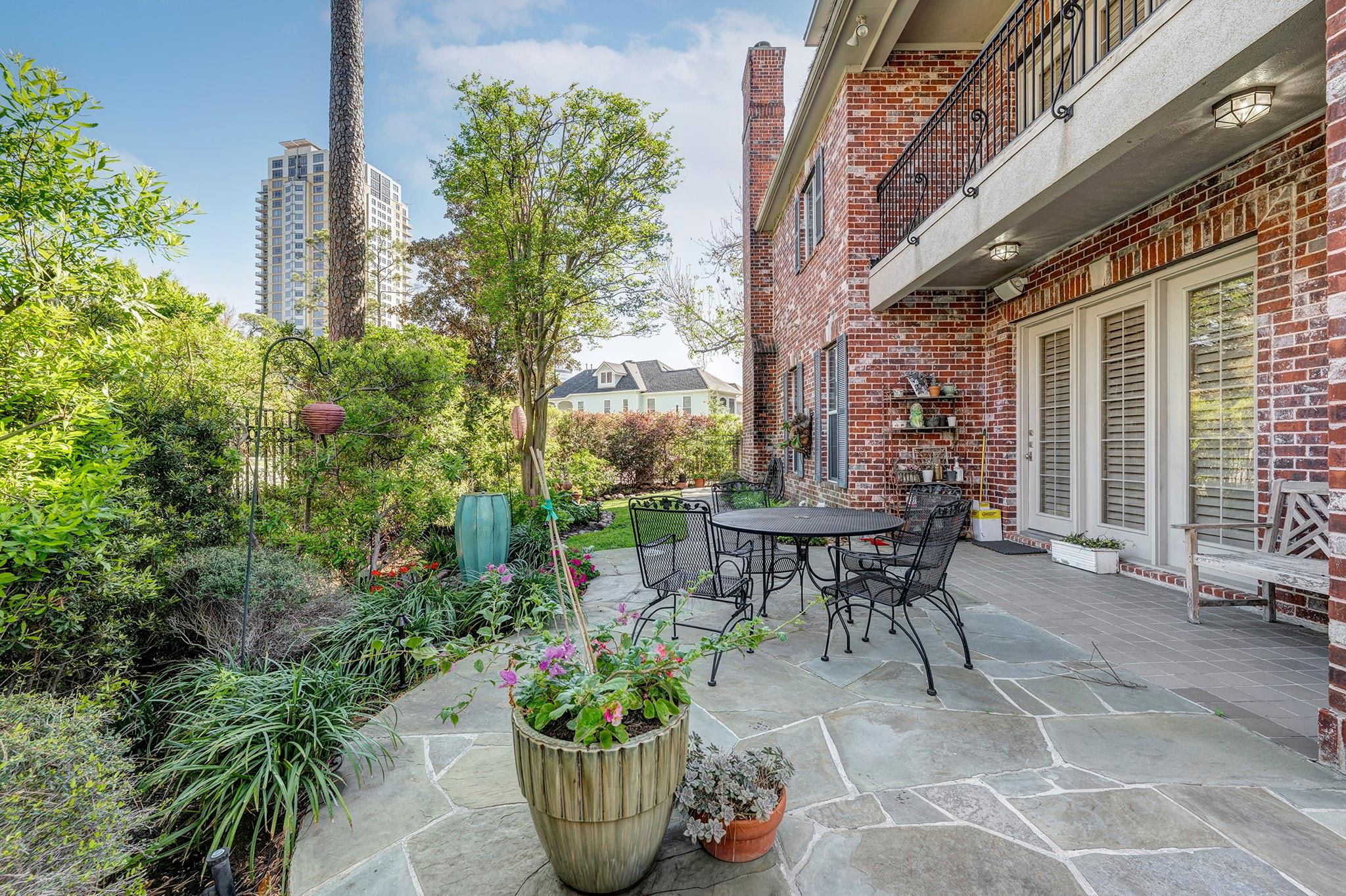 69 Wynden Oaks Drive
