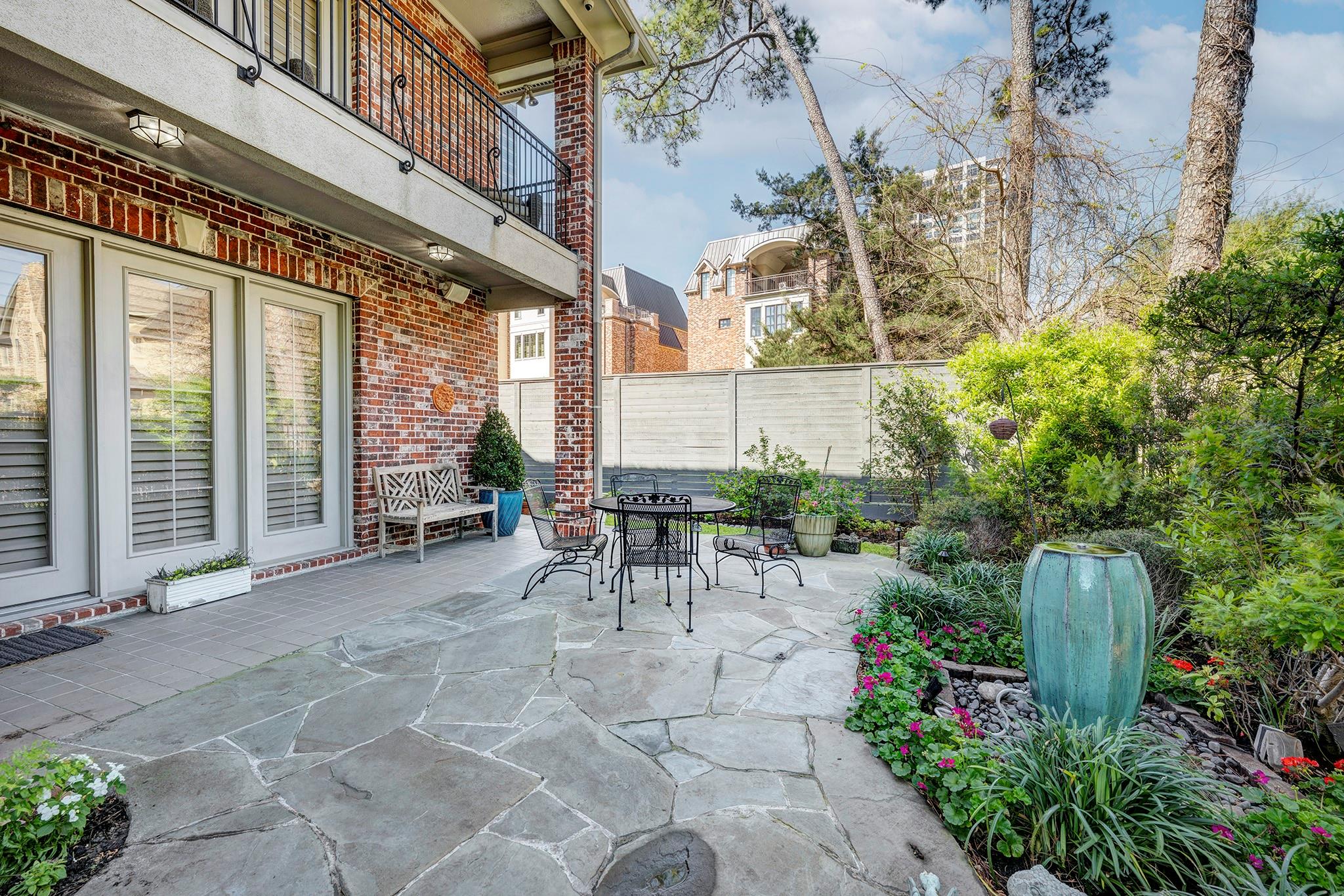 69 Wynden Oaks Drive