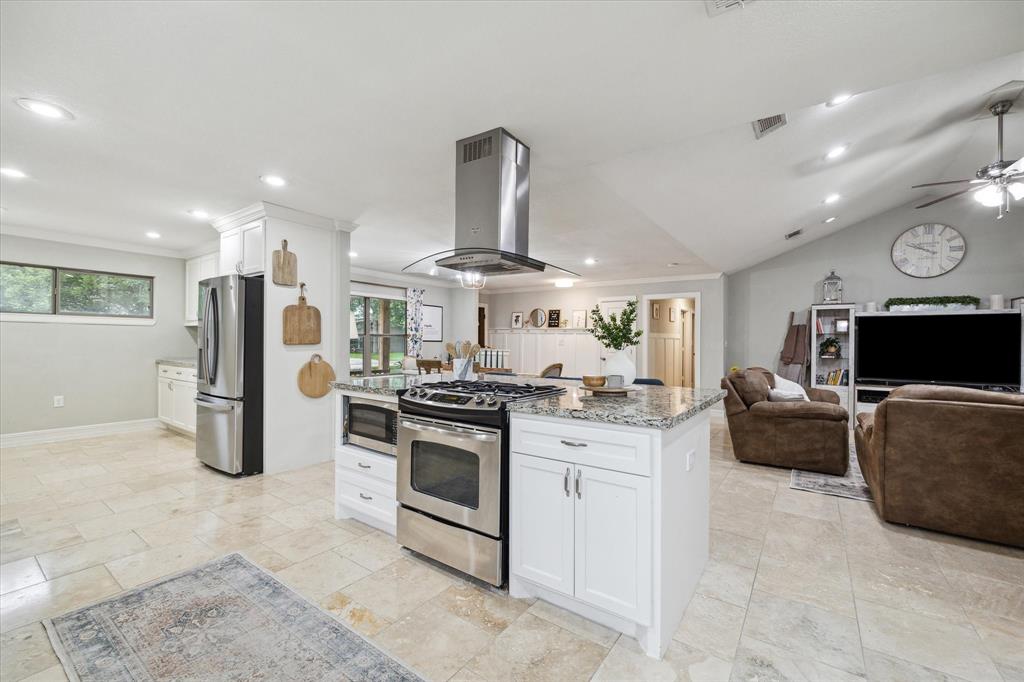 5135 Kingfisher Drive