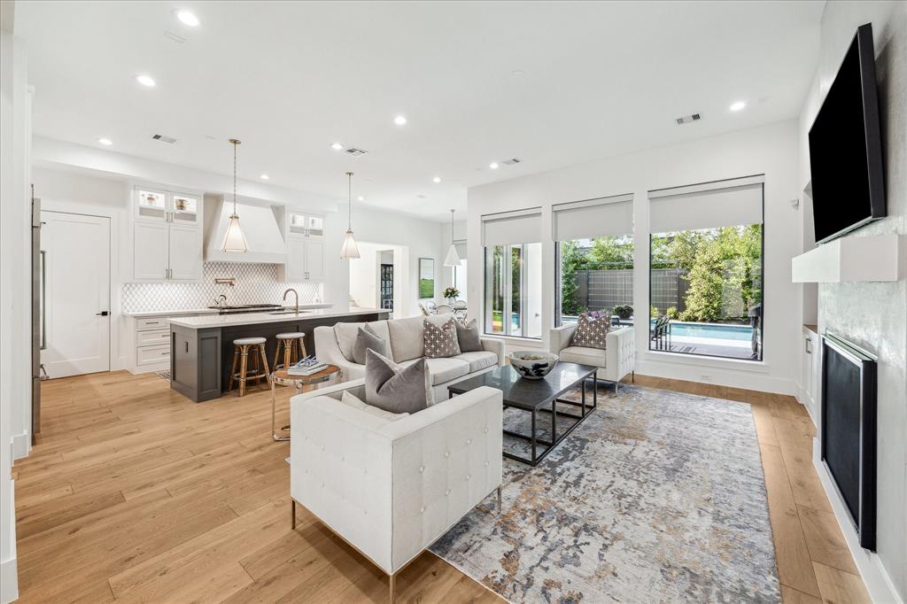1509 Glourie Drive