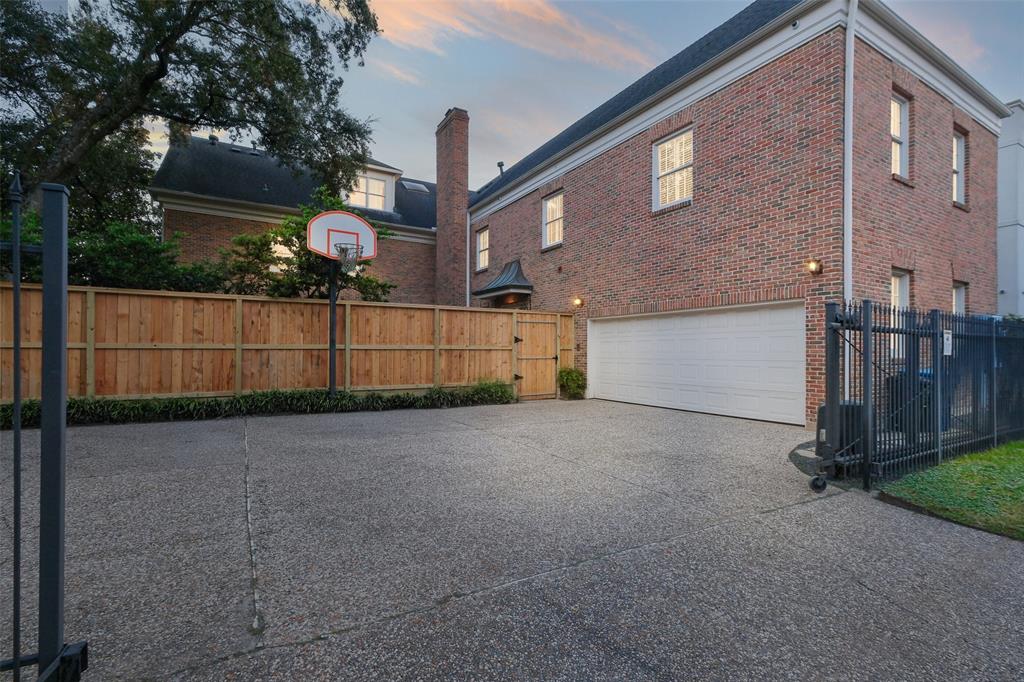 3232 Huntingdon Place