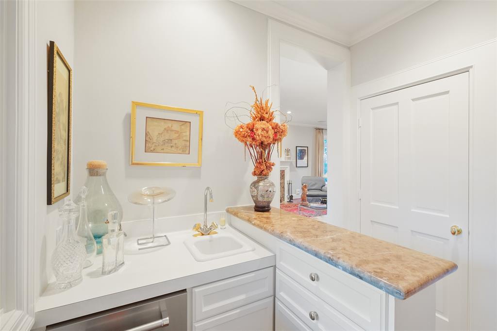 3232 Huntingdon Place