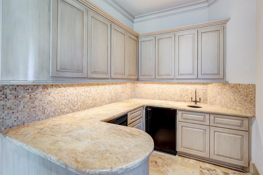 710 Pinehaven Drive