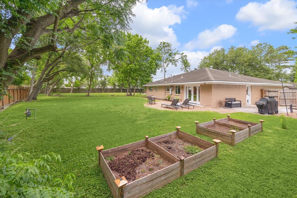 5002 Creekbend Drive