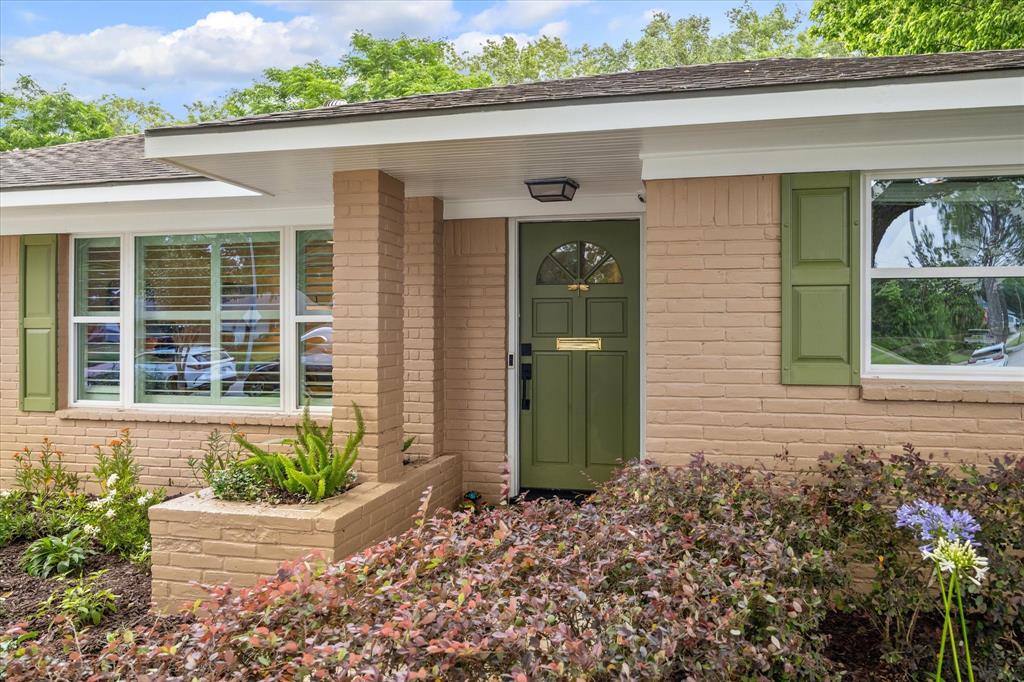 5002 Creekbend Drive