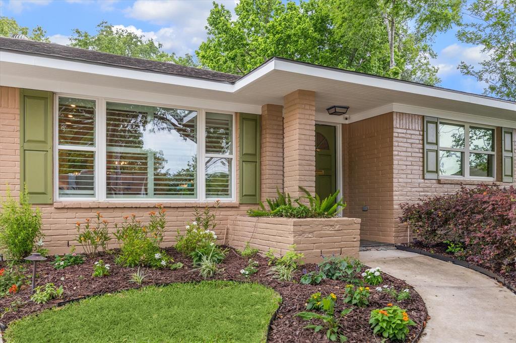 5002 Creekbend Drive