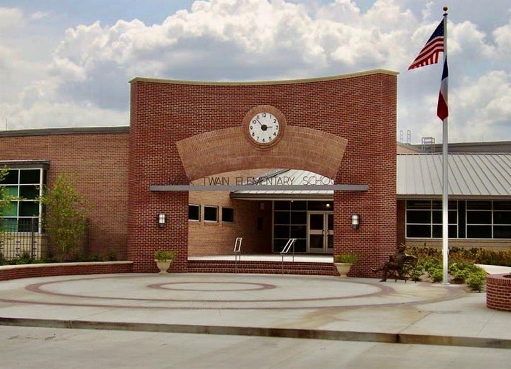 4014 Turnberry Circle