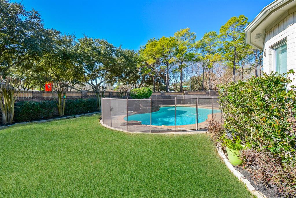 22423 Crescent Cove Court