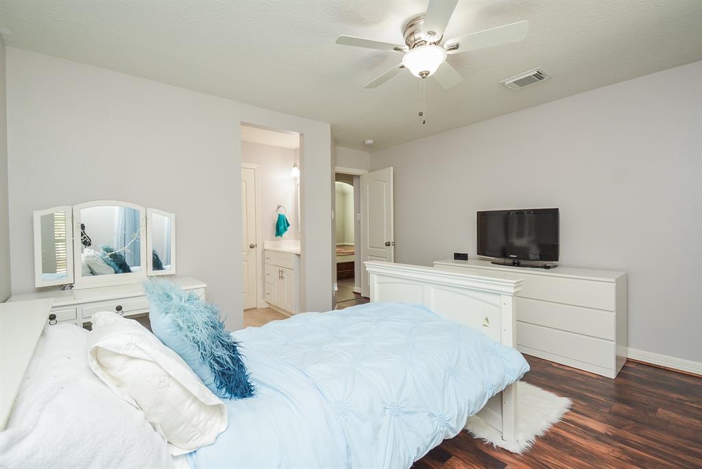 22423 Crescent Cove Court