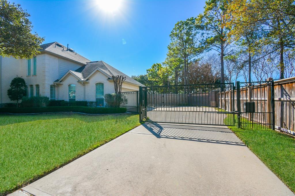 22423 Crescent Cove Court