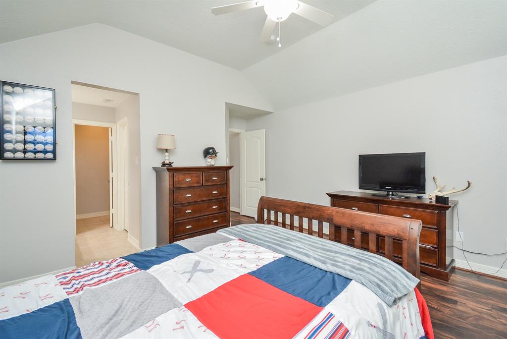 22423 Crescent Cove Court