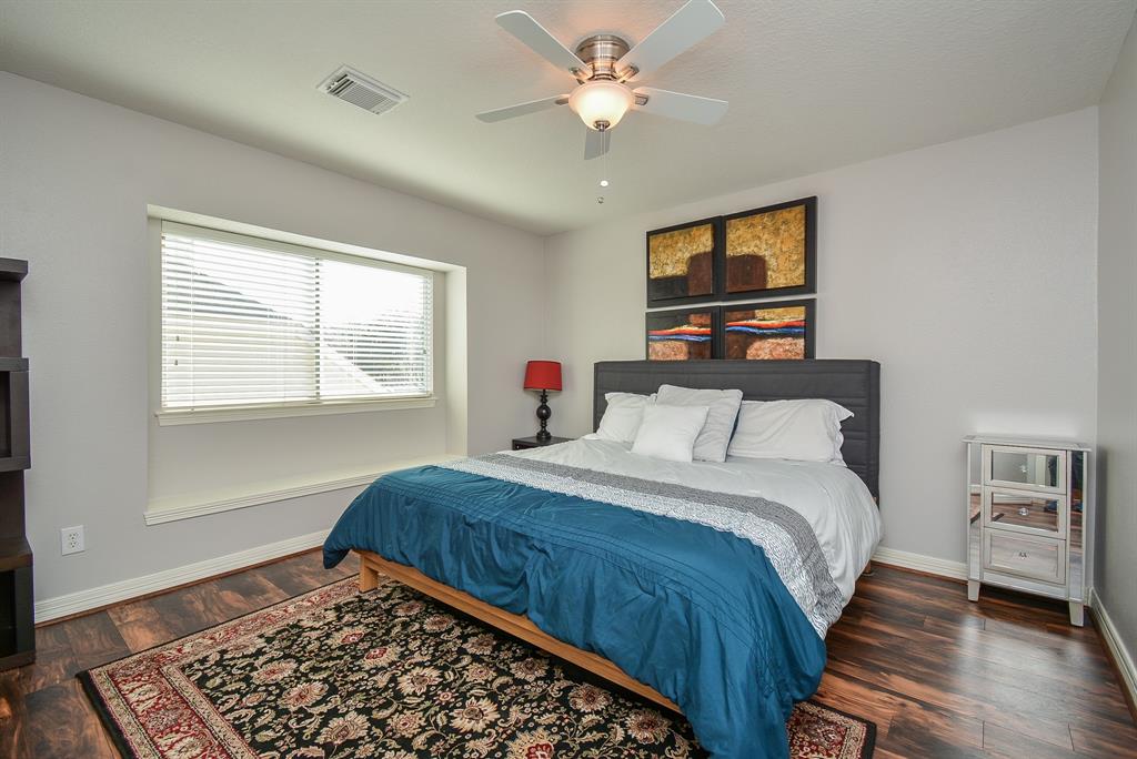 22423 Crescent Cove Court