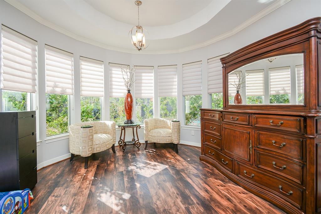 22423 Crescent Cove Court