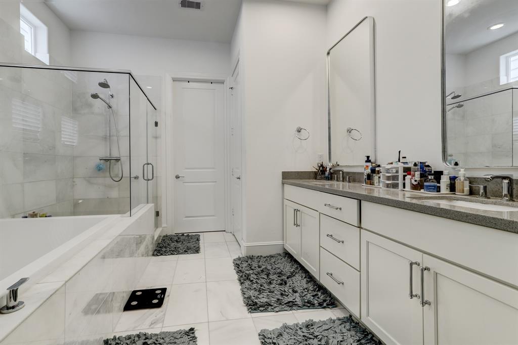 1229 W 15th 1/2 Street