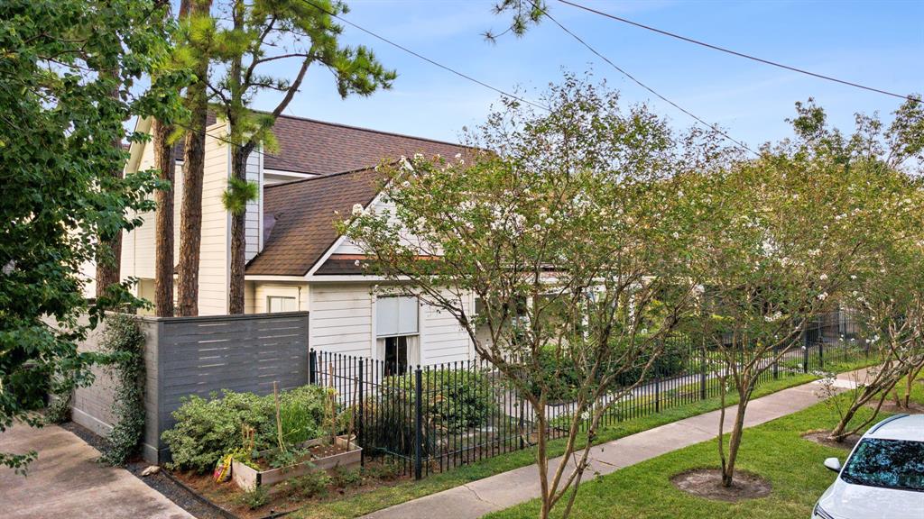 123 E 13th Street