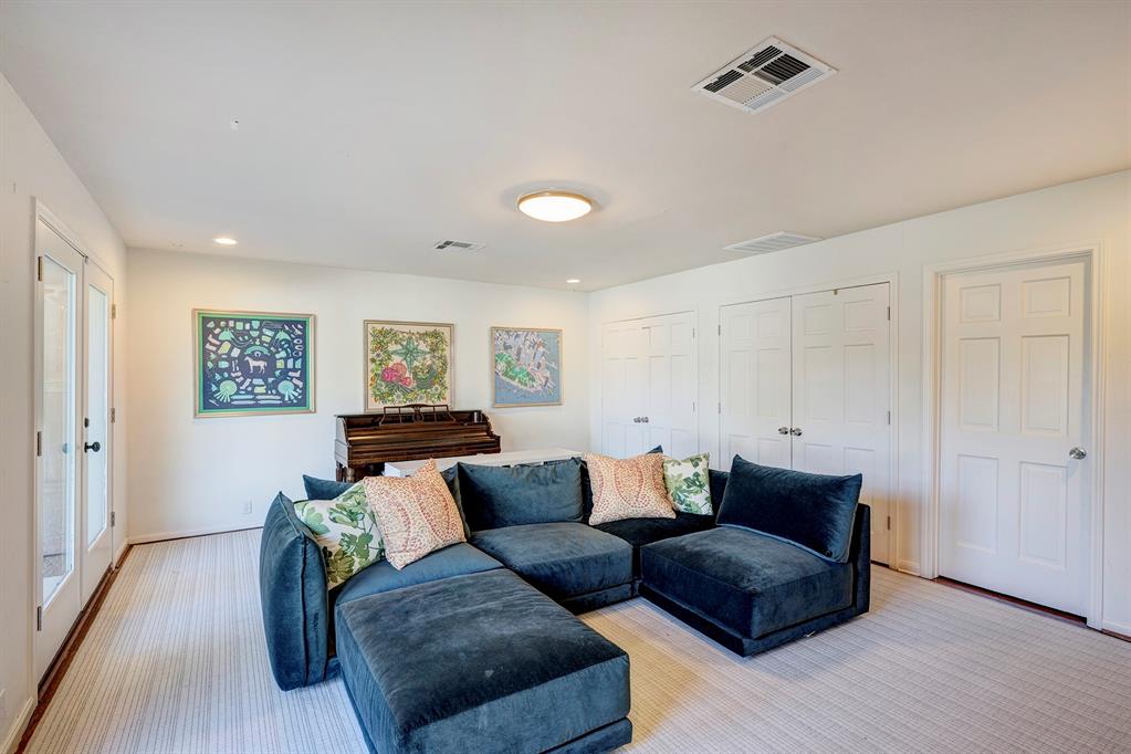 6231 Chevy Chase Drive